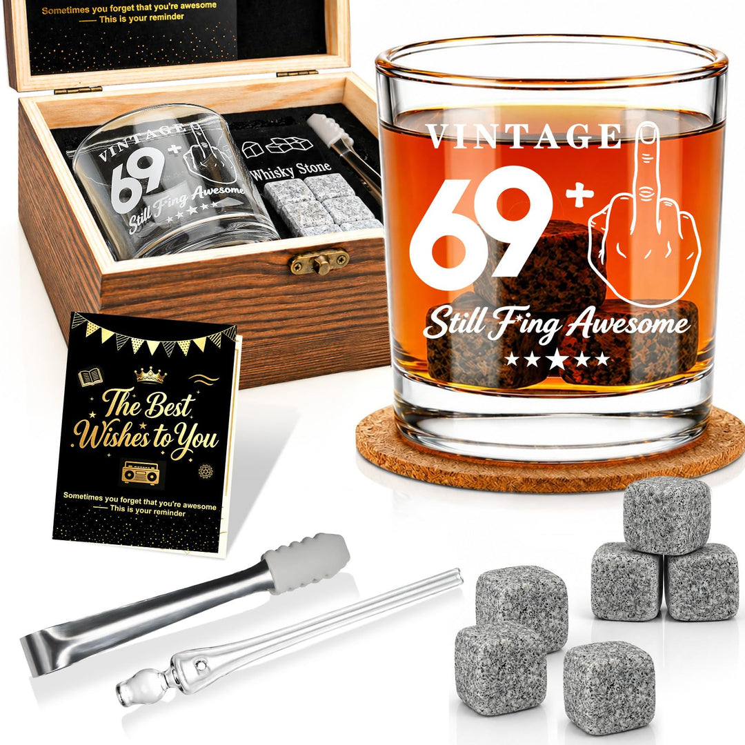 70 Geburtstag Geschenke für Männer 1956 "VINTAGE 69+ Still Fing Awesome" Whisky-Set - Holzkiste mit