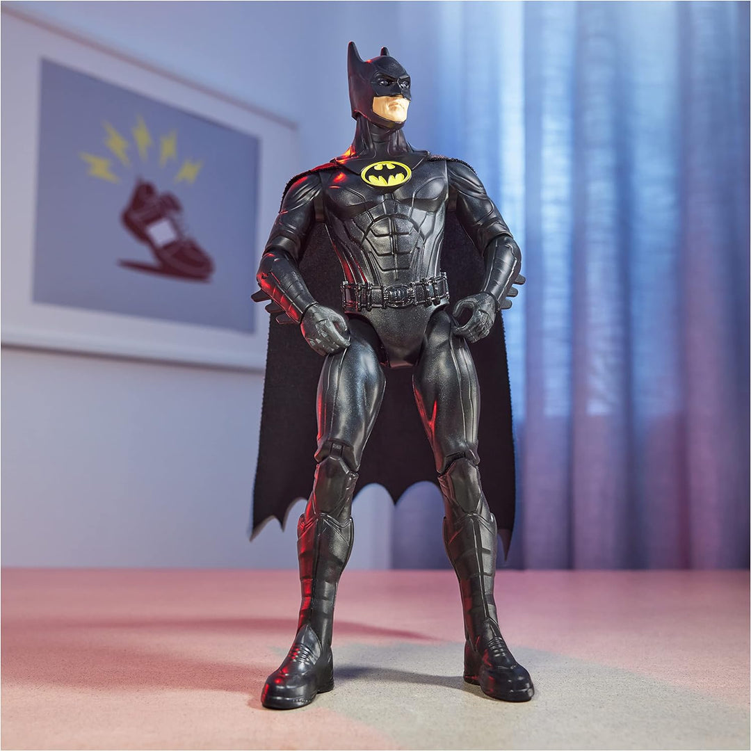 DC Comics - The Flash Batman Action-Figur, 30 cm, offizielle Figur zum Kinofilm, vollbeweglich für s