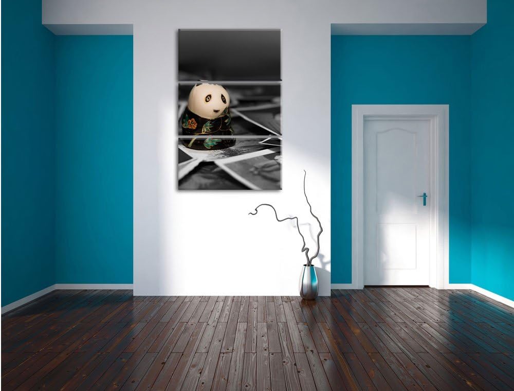 Pixxprint Panda Figur zwischen Fotografien als Leinwandbild/Grösse: 3 Teilig (120x80) cm/Wandbild/Ku