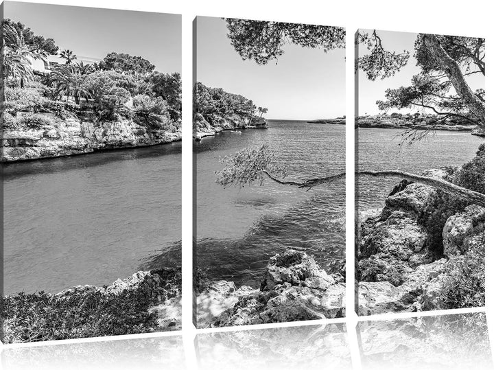 Pixxprint Idyllische Ansicht des Mittelmeers am Mallorca Bay Cove Kunst B&W 3-Teiler Leinwandbild 12