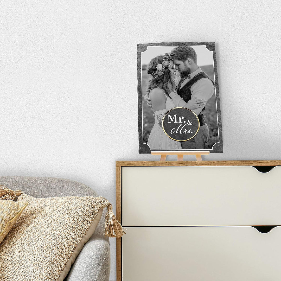 wandmotiv24 Schiefertafel Hochzeit Mr. & Mrs. mit Staffelei, Personalisierbar Digitaldruck Schwarzwe