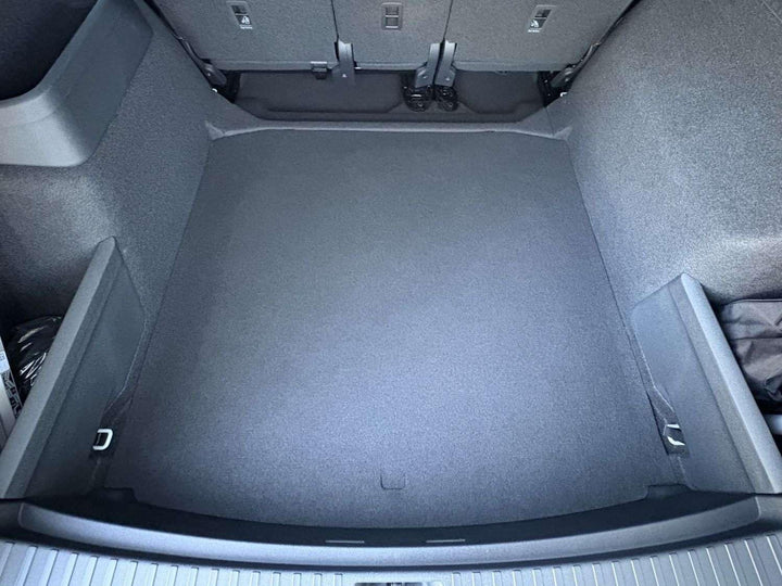 AZUGA Gummi Kofferraumwanne Premium Antirutsch passend für Skoda Kodiaq II ab 12/2023 5-Sitzer mit v