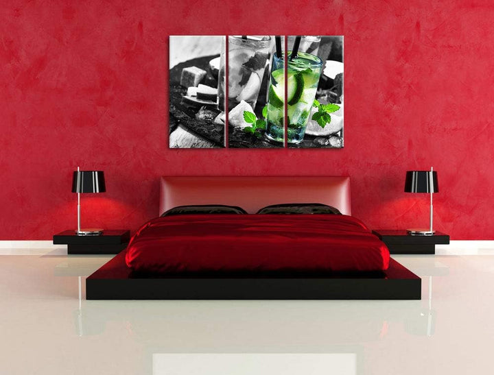 Erfrischende Caipirinhacocktails auf Tablett schwarz/weiss 3-Teiler Leinwandbild 120x80 Bild auf Lei