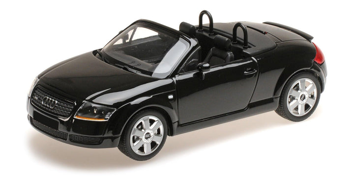 Minichamps- Miniaturauto aus der Kollektion, 155017030, Schwarz