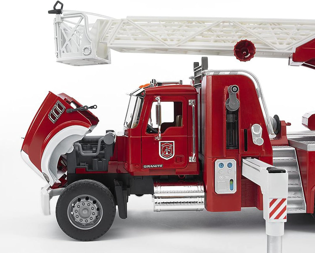 bruder 02821 - Mack Granite Feuerwehrleiterwagen mit Pumpe - 1:16 Einsatzfahrzeug Feuerwehrauto Notr
