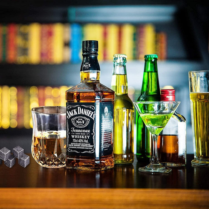 8 Whisky Steine mit 2 Whiskey Gläsern, Zange & Holz Geschenkbox - Whiskey Steine Geschenkset aus Nat