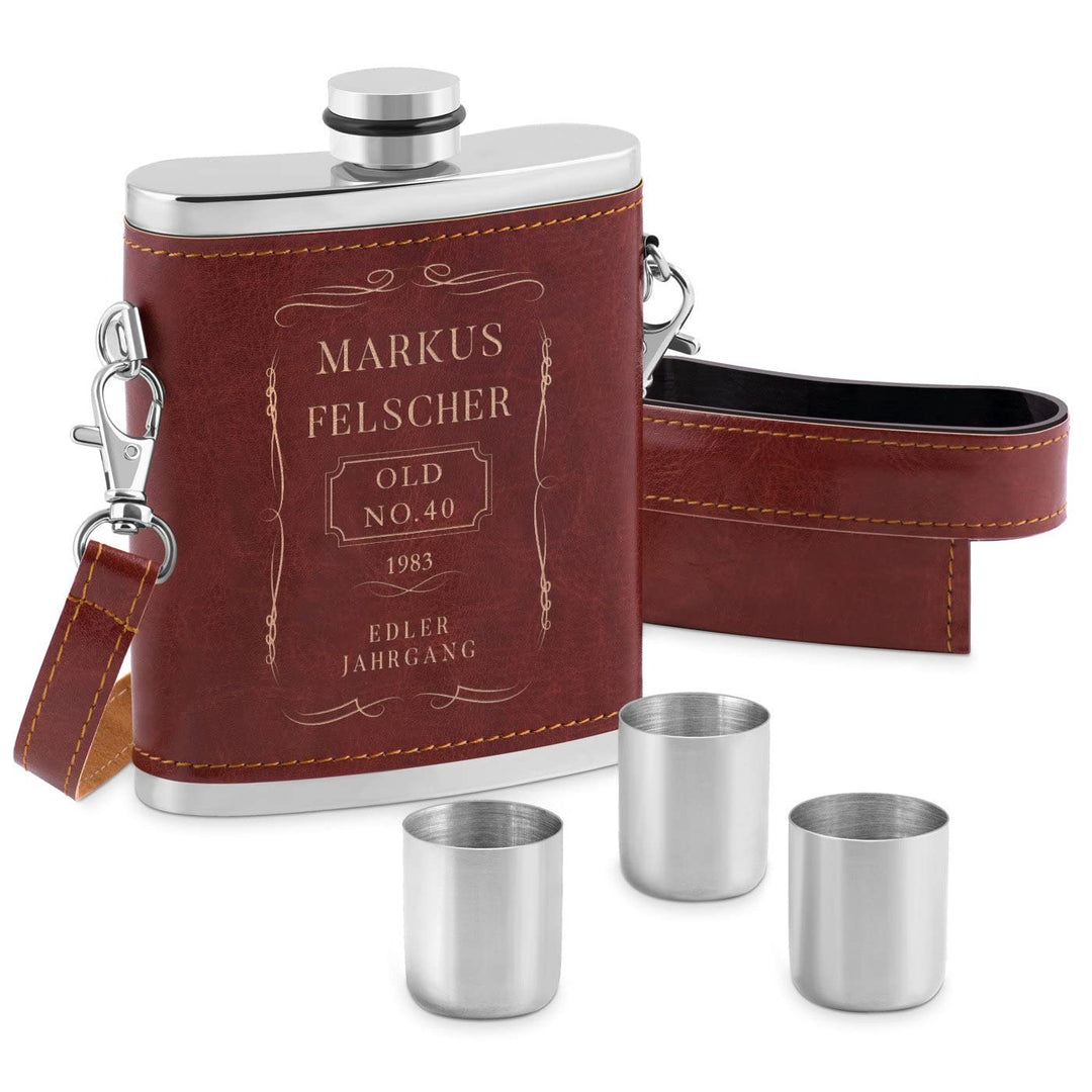 Maverton Flachmann mit Gravur - personalisiert - 250 ml - aus Edelstahl - 3x10 ml Pinnchen - Lederet