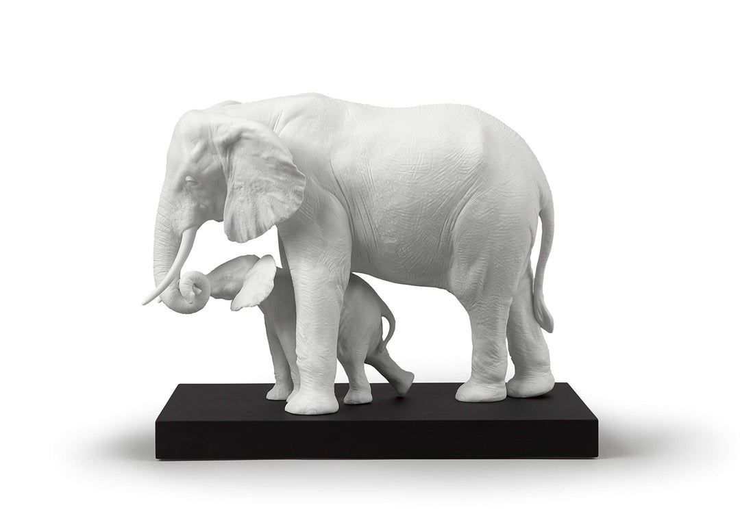 LLADRÓ Elefanten-Skulptur Den Weg Weisen (Weiss). Elefant. Porzellan.