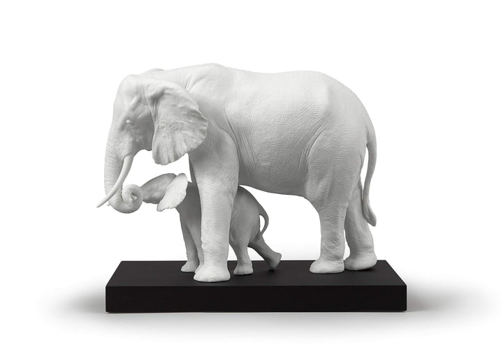 LLADRÓ Elefanten-Skulptur Den Weg Weisen (Weiss). Elefant. Porzellan.