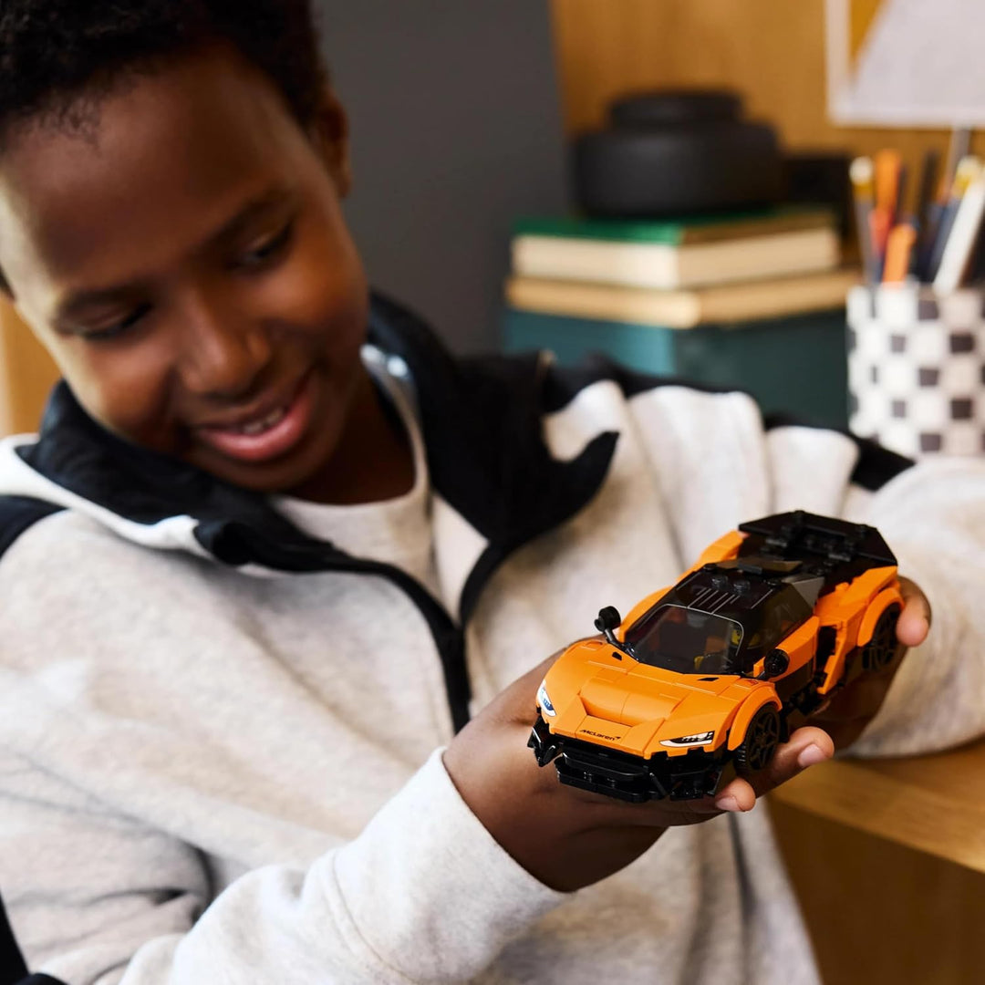 LEGO Speed Champions McLaren W1 - Modellauto mit sammelbarer Fahrer Minifigur - Geburtstagsgeschenki