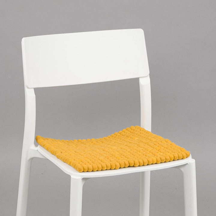 myfelt Filzkugel-Sitzauflage Stuhlauflage - Klara - quadratisch, 36x36 cm, Senfgelb, Senfgelb
