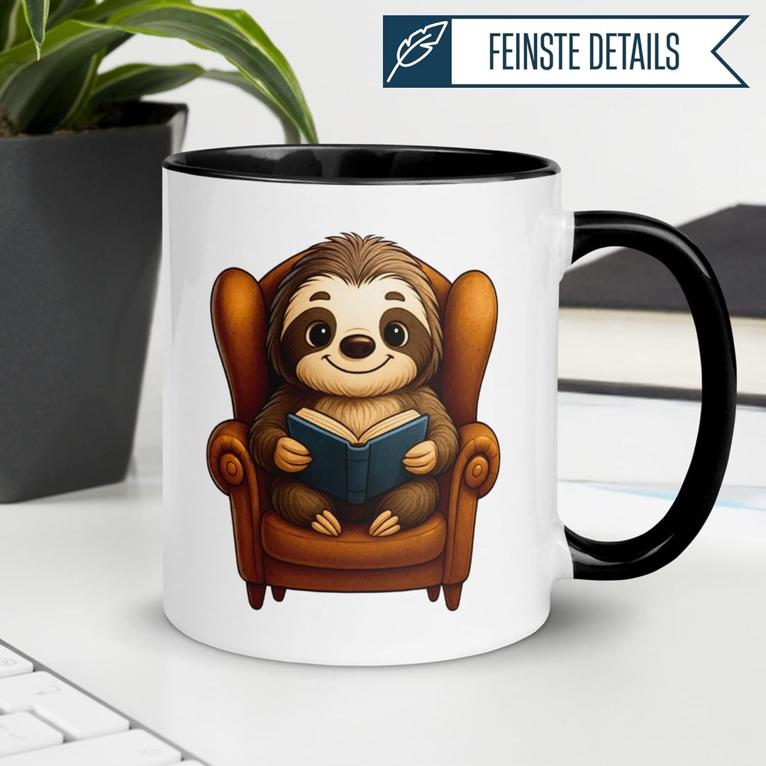 Faultier Tasse | Faultier mit Buch im Sessel | Lustiger Geschenk Becher für Leseratten und Bücherwur