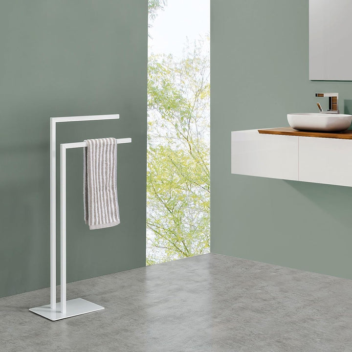Handtuchhalter Andrew Freistehend, Weiss, aus hochwertigem Metall, mit 2 Armen & sicherem Stand. Ide