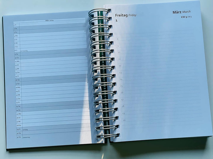 edition cumulus – 2026 Der KLEINE DICKE - DUNKELBLAU (blue) DIN A5 Kalender - 400 Seiten - jeder Tag