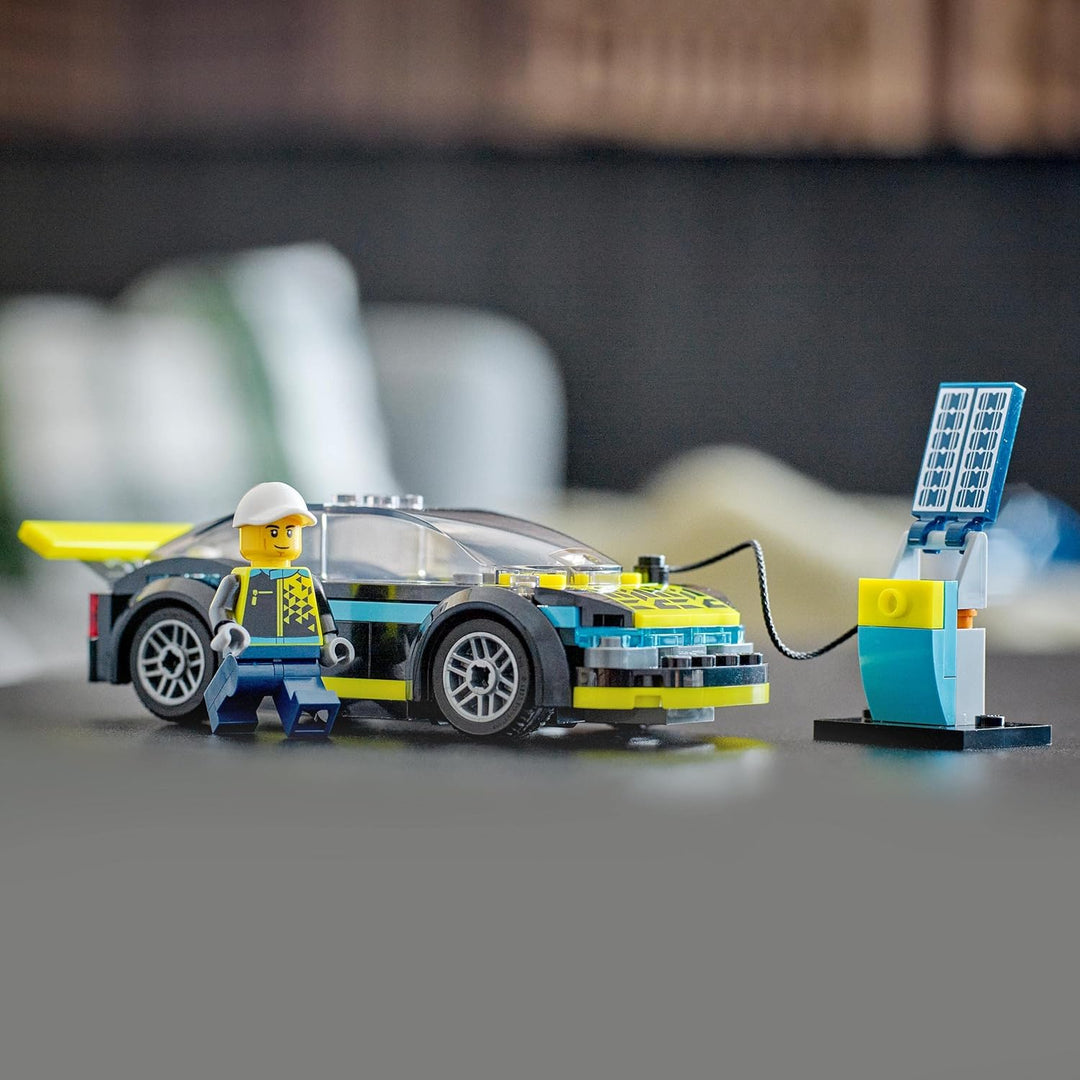 LEGO 60383 City Elektro-Sportwagen Set, Rennwagen mit Minifigur, Spielzeugauto für Jungen und Mädche