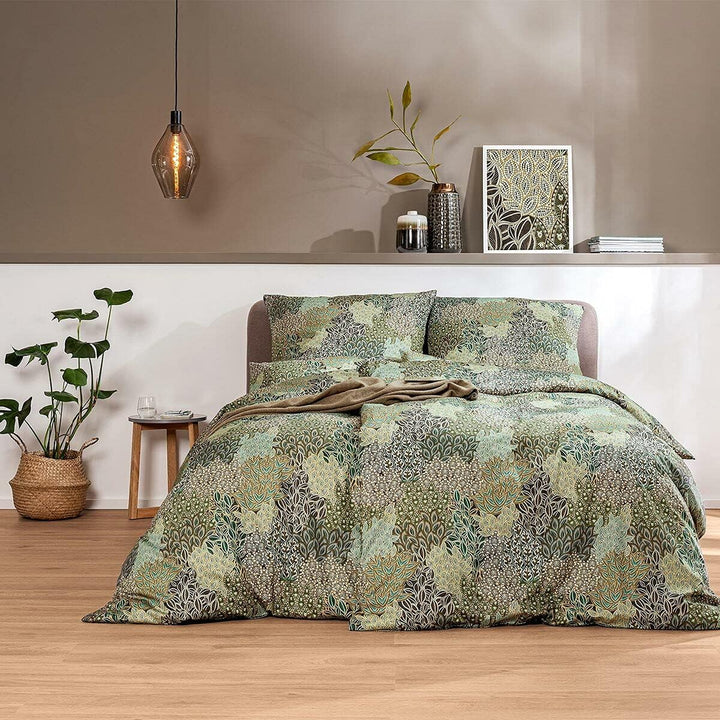 ESTELLA Bettwäsche Lago | Oliv | 155x220 + 80x80 + 40x80 cm | Mako-Satin mit seidigem Glanz | trockn