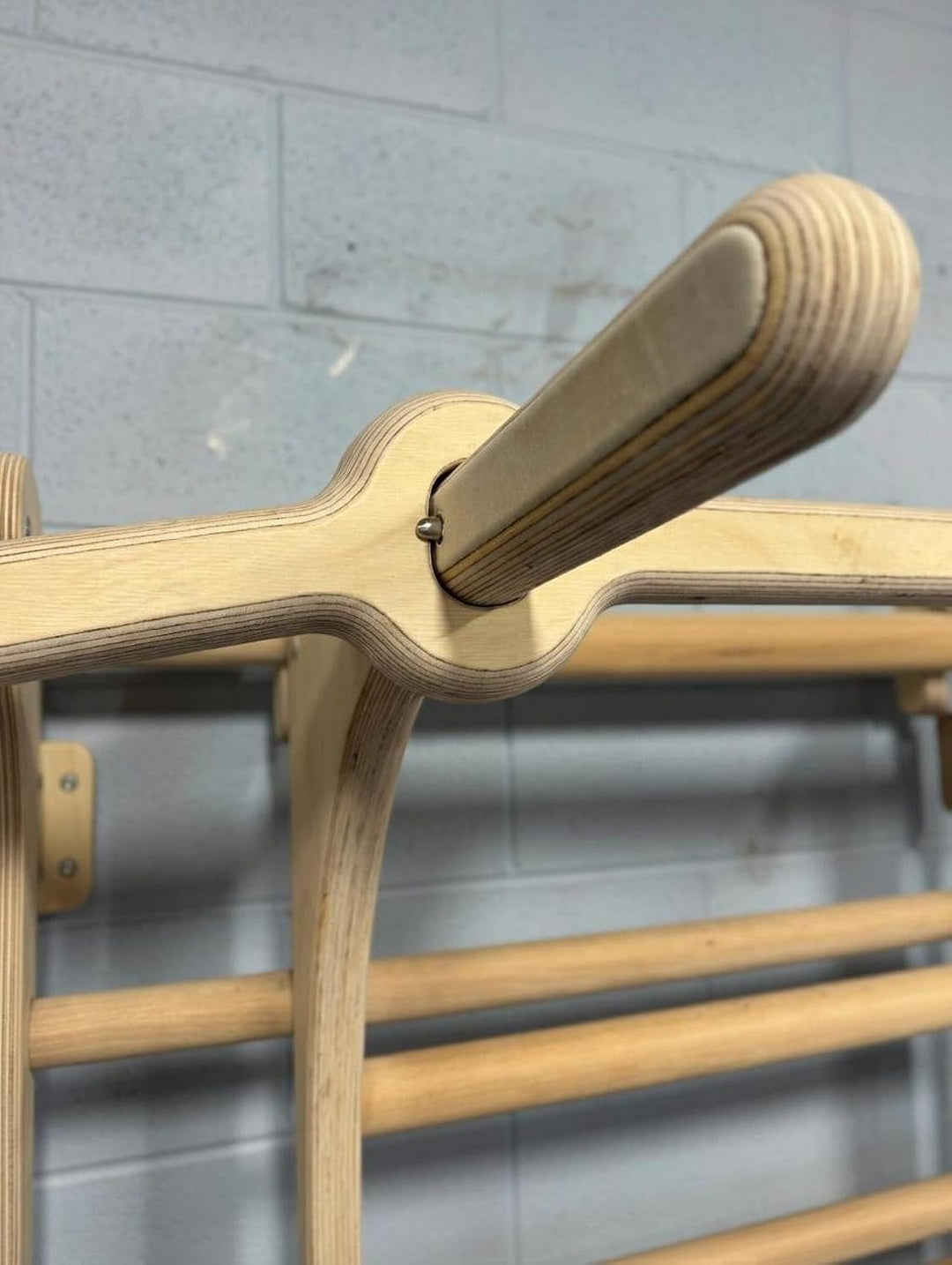 Dip-Stange – Abnehmbare Stange 94 cm – Trainingsstange aus Holz – Für die Turnwand – Breite 48 cm –