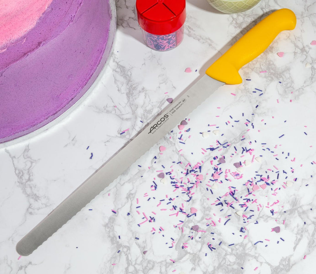 Arcos Kuchenmesser Flexibel Gezahnt 35 cm - Edelstahl NITRUM - Polypropylen Griff Gelb - Präziser Sc