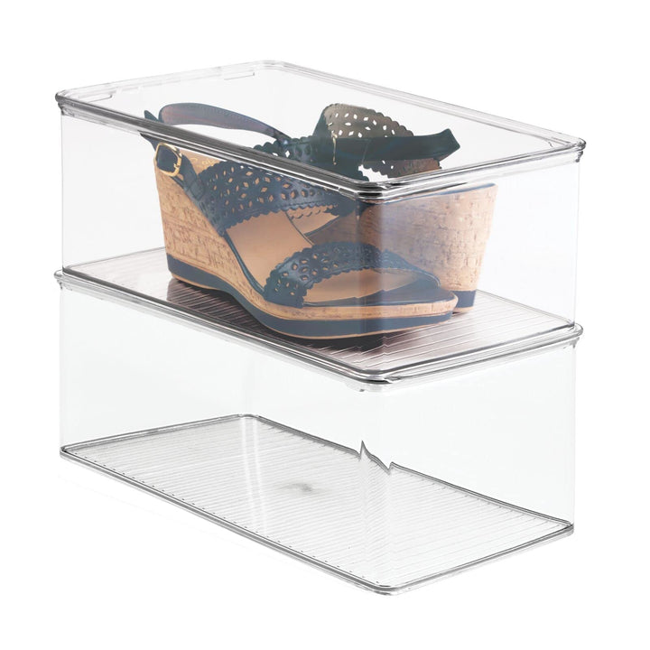 mDesign 2er-Set stapelbarer Schuhkasten mit Deckel – praktischer Schuhkarton aus Kunststoff – ideal