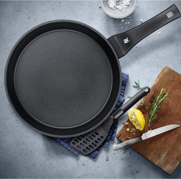 WMF Permadur Premium Bratpfanne Induktion 20 cm, Aluminium beschichtet, Kunststoffgriff mit Flammsch