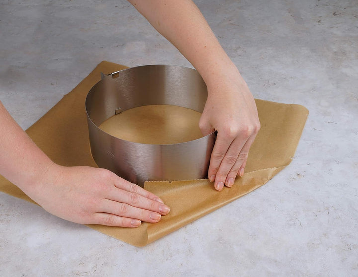 Dr. Oetker Deko- und Transportplatte, Ø32cm, Küchenhelfer aus hochwertigem Edelstahl, Farbe: silber