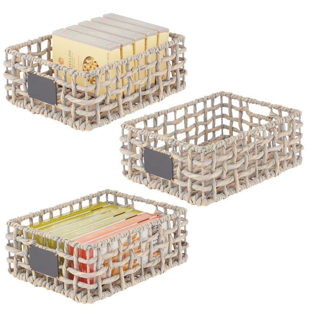 mDesign 3er-Set Aufbewahrungskorb für Schrank oder Regal – Flechtkorb mit Beschriftungsschild aus Hy