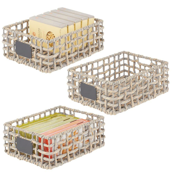mDesign 3er-Set Aufbewahrungskorb für Schrank oder Regal – Flechtkorb mit Beschriftungsschild aus Hy