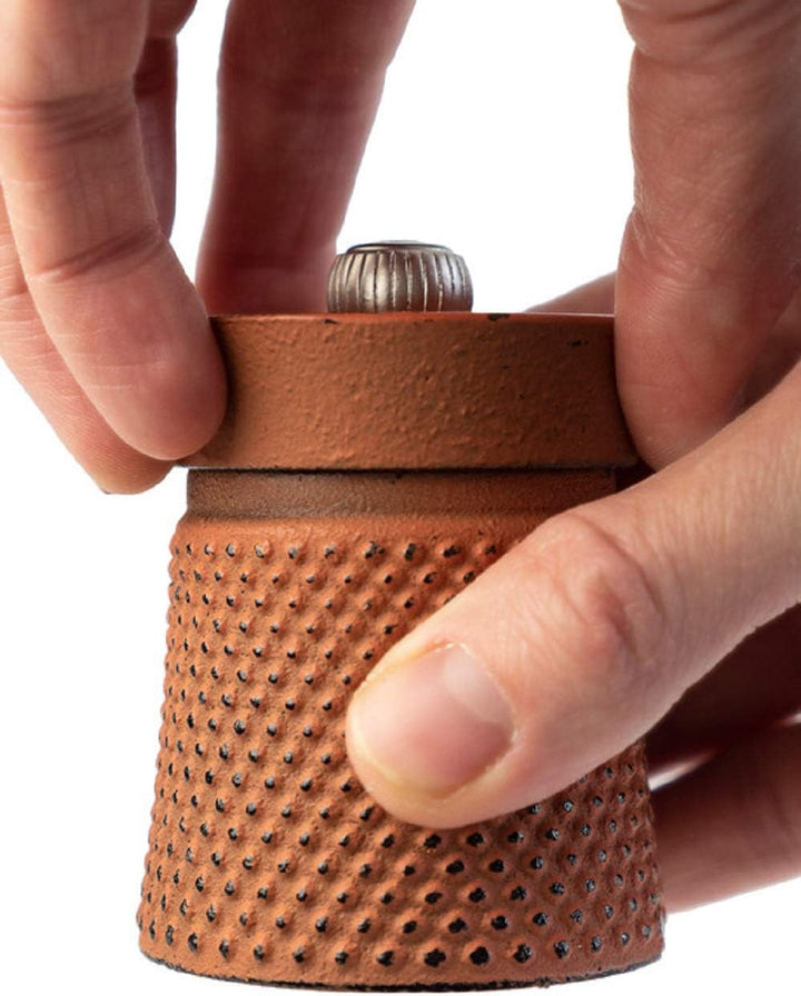 Peugeot Bali Fonte Manuelle Pfeffermühle, Klassische Mahlgradeinstellung, Höhe: 8 cm, Gusseisen, Ora