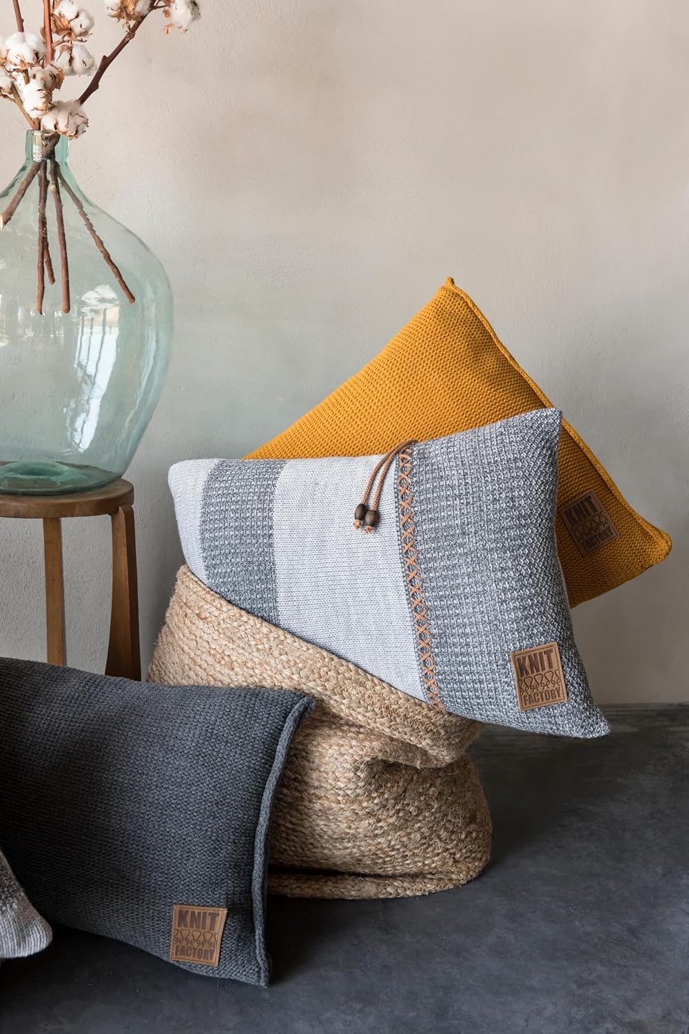 KNIT FACTORY - Uni Zierkissen - Rechteckige Sofa Kissen - Anthrazit - Gestrickter Dekokissen - Couch