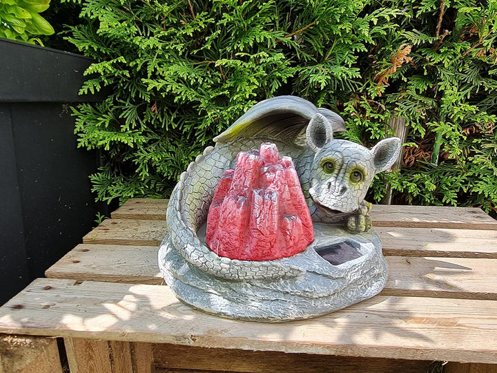 Kremers Schatzkiste Drachenkind am LED Lavastein Feuer 27 cm Drache Figur Gartenfigur Solarfigur Dra