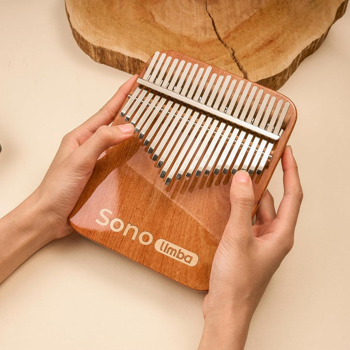 Kalimba "Sonolimba" mit 21 Schlüsseln in C - Dur aus Korallenholz. Daumenklavier inkl. Set mit Liede