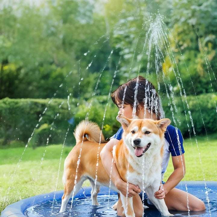 MERSJO Felix 100 Hundespielzeug Sprinklermatte, 100 cm, Blau, Wasserspritzmatte mit Fontäne für Hund