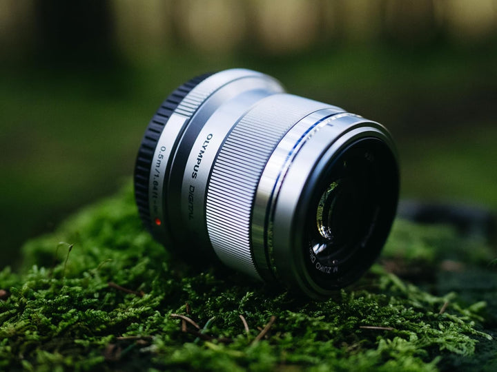 Olympus M.Zuiko Digital 45mm F1.8 Objektiv, lichtstarke Festbrennweite, geeignet für alle MFT-Kamera