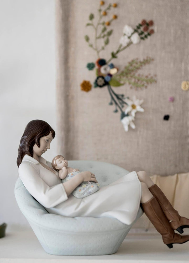 LLADRÓ Figur Mit Mutti Schlafen. Mutter. Porzellan.