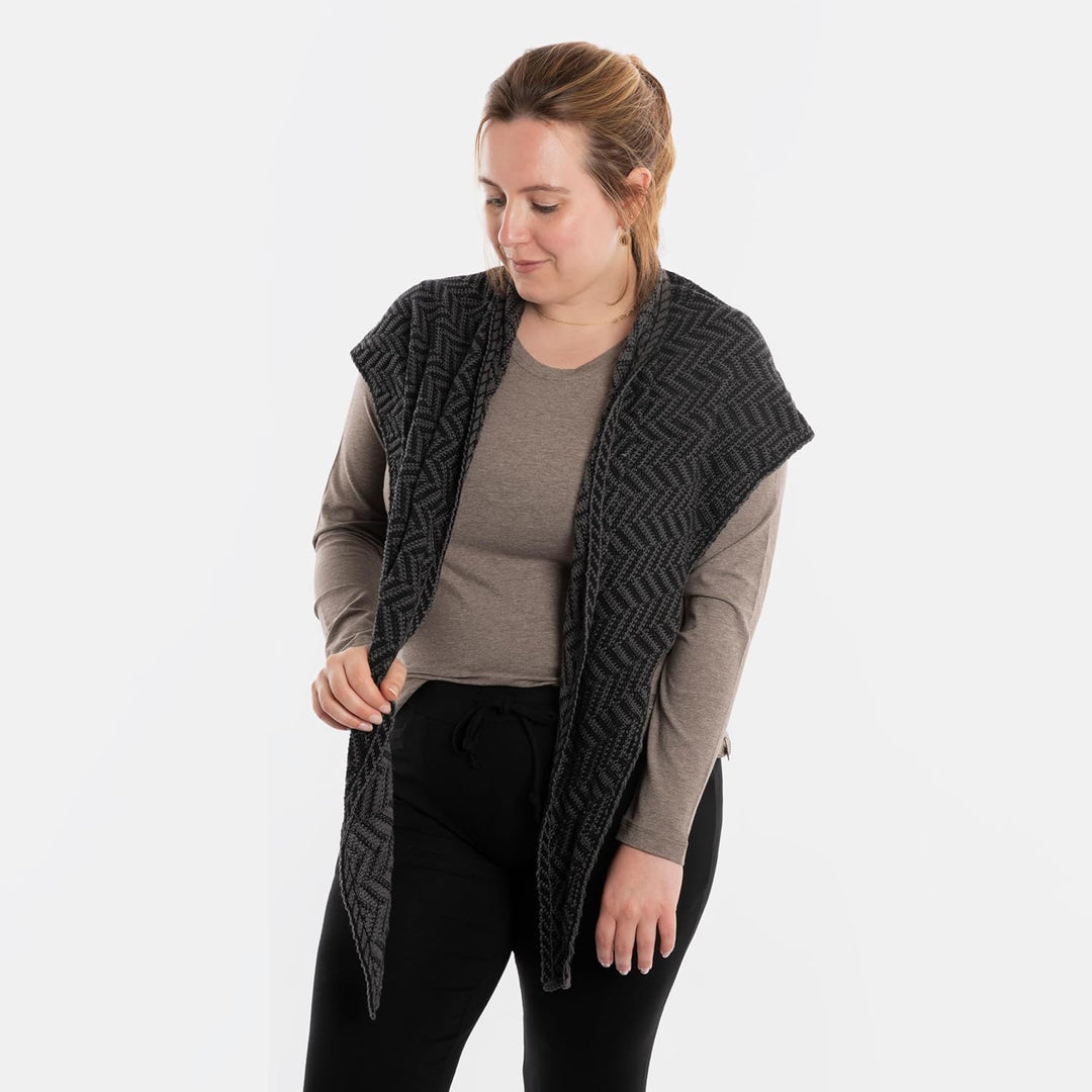 KNIT FACTORY - Dreiecksschal Vera - Damen Strickschal mit Wolle - Umschlagtuch für den Herbst und Wi