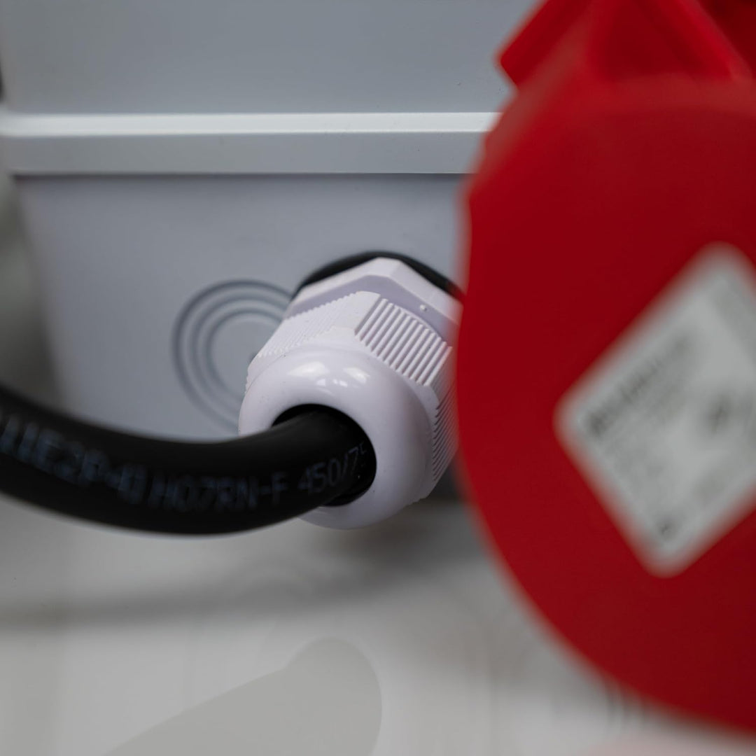 NAKA Strommessgerät 16A Stromzähler 400V Mobil Digital Stromverbrauch-Messgerät MID Geeicht Mit CEE-