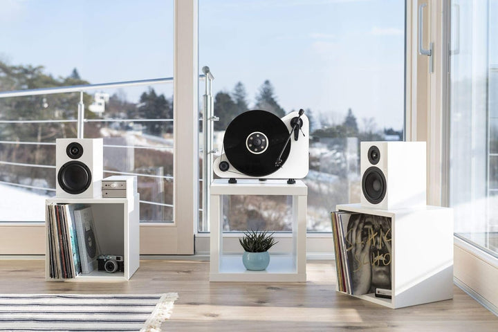 Pro-Ject VT-E R BT, Vertikaler „Plug & Play“ Plattenspieler mit Wireless Audio Streaming (Rot), Rot