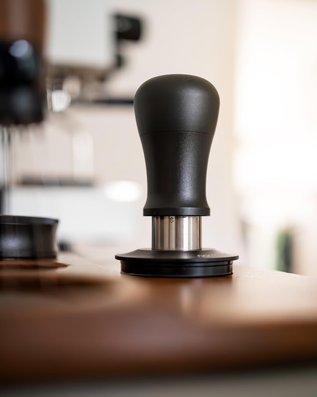 Normcore V5 Kaffeestampfer 58 mm, Espresso Tamper, Federbelasteter Tamper mit 6-stufiger Druckeinste