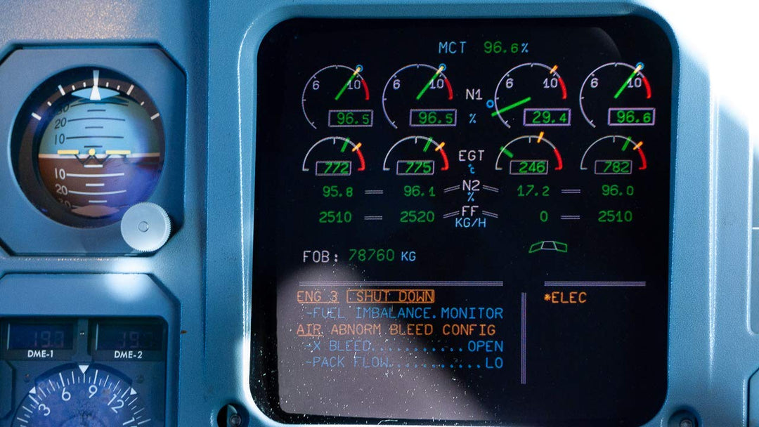 PilotsEYE.tv | SHANGHAI | Cockpitmitflug A340 | SWISS | "Engine Overheat" | Bonus: Full shut down se