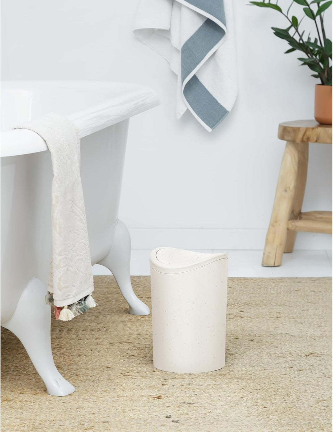 TATAY Badezimmer Mülleimer 6L mit Schwingdeckel | Kompaktes und modernes Design | Robustes und leich