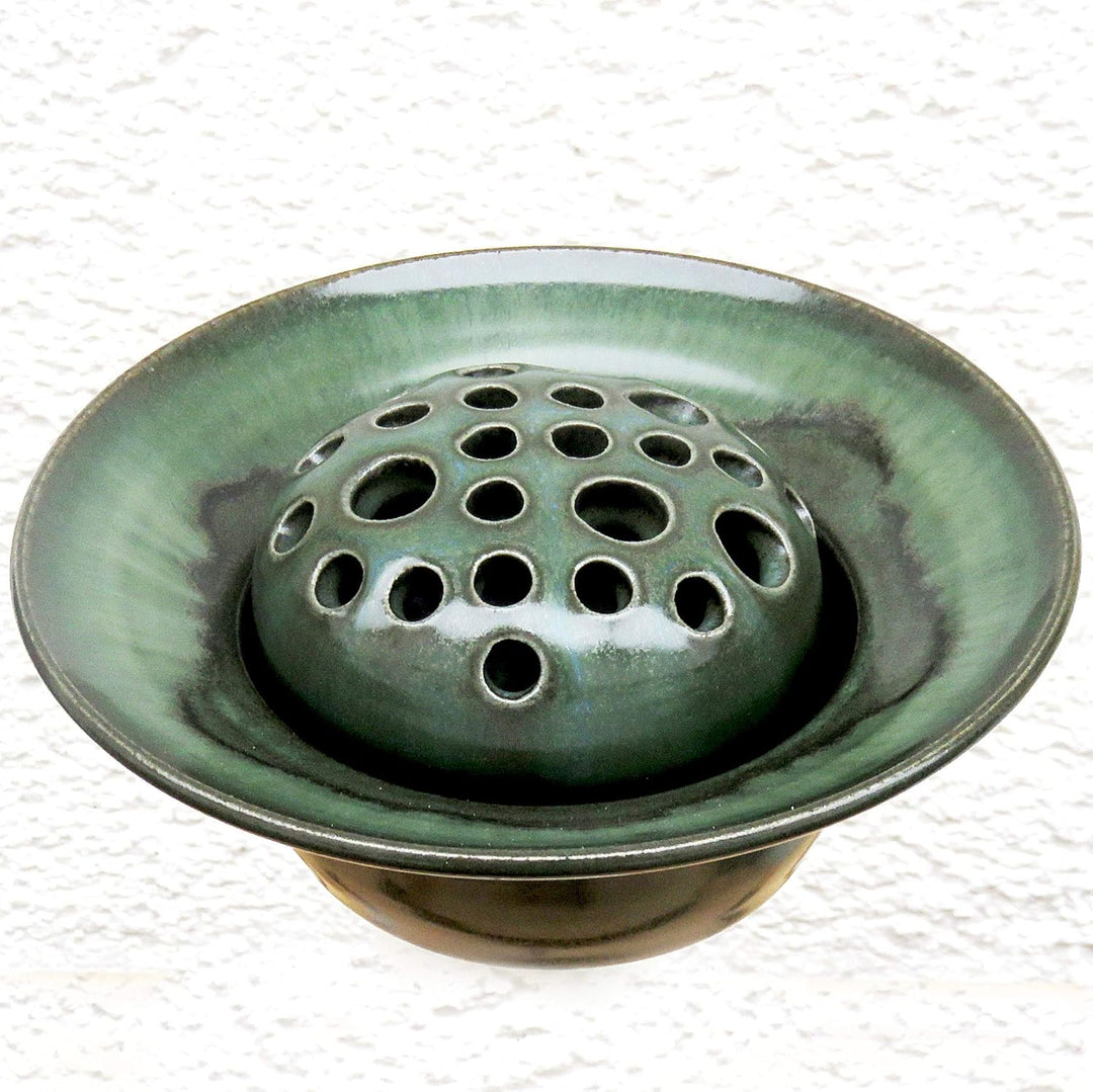 Blumensteckschale grün, 2-teilig, handgetöpfert, 13 cm Durchmesser, Steinzeug