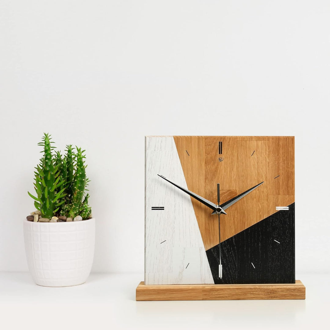 Kreative Feder Designer-STANDUHR „Triangle“ aus Massivholz – analoge TISCHUHR ohne Tickgeräusche (le
