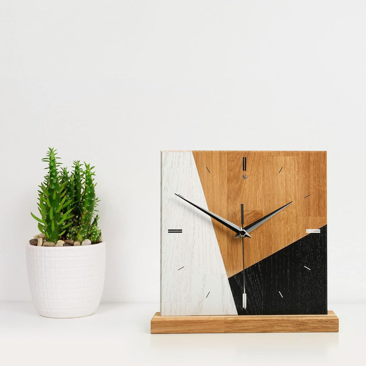 Kreative Feder Designer-STANDUHR „Triangle“ aus Massivholz – analoge TISCHUHR ohne Tickgeräusche (le