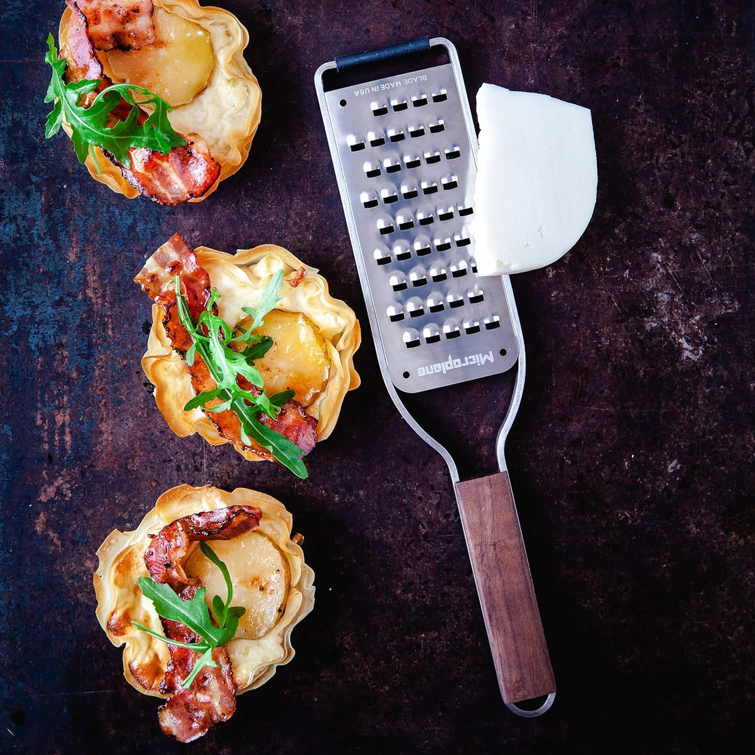 Microplane Küchenreibe Sehr Grob für Kartoffel, Zucchini, Karotten, Apfel, Kohl & Käse aus der Maste