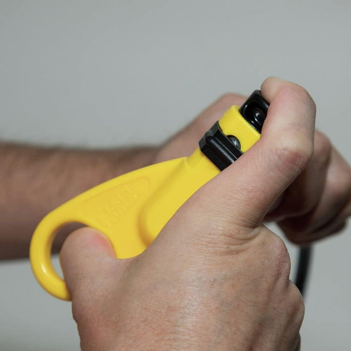 KLEIN TOOLS Koax-Installations- und Kabeltest-Set mit Crimpzange, Abisolierer, Tester und F-Steckern