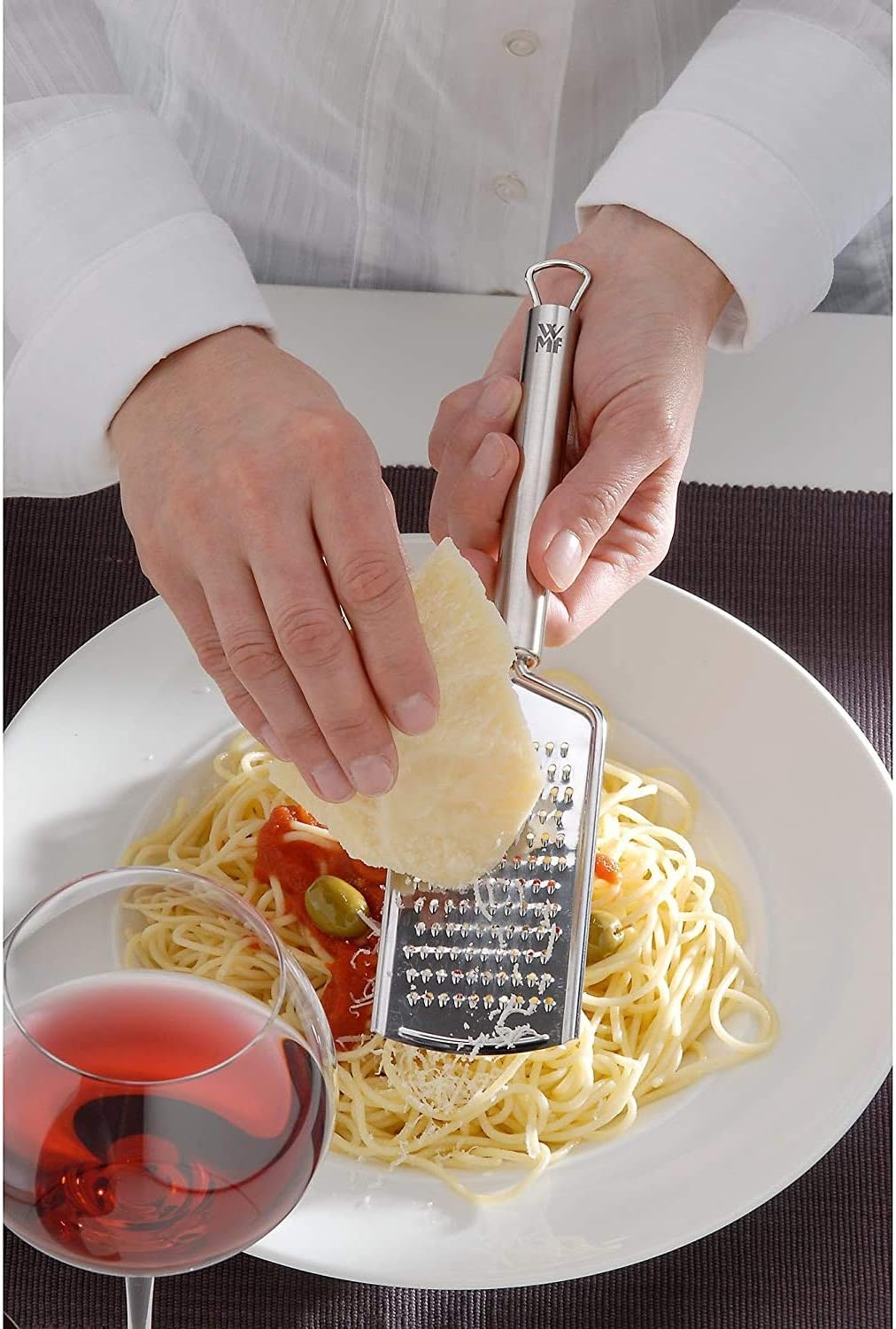 WMF Profi Plus Käsereibe Edelstahl 25 cm, feine Reibefläche, Parmesanreibe, Zitronenreibe, Cromargan