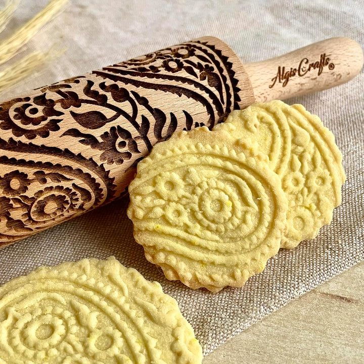 SCHÖNER TAG 3-er SET mit HERZEN, PAISLEY und FRÜHLING Muster. Nudelholz für hausgemachtes Gebäck. Nu