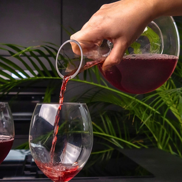 Intirilife Glas Karaffe mit 1.8 Liter für Rotwein mit Reinigungsperlen - Dekantierkapazität 750ml -