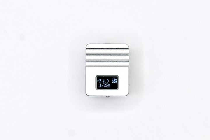 KEKS by antonKUNZE KM-Q OLED digitaler Belichtungsmesser Silber - OLED Display auf Oberseite