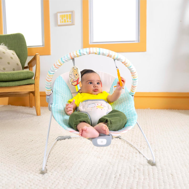 Disney Baby Winnie Puuh Hunny Hues Babywipper von Bright Starts mit beruhigenden Vibrationen, Unisex
